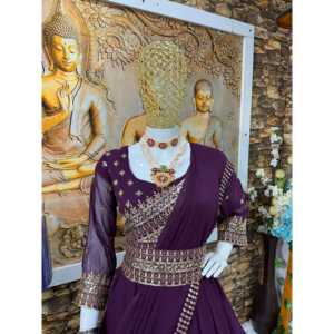 Robe Anarkali A-Line faite à la main, magnifique, en mousseline, avec col rond et taille empire, idéale pour les fêtes, incluant un dupatta et une ceinture. - Product Image 1