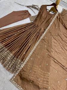 Traje Anarkali Bordado de Rayón Marrón para Mujer con Dupatta, Ropa Tradicional para Bodas, Corte Holgado y Largo hasta el Suelo - Product Image 4