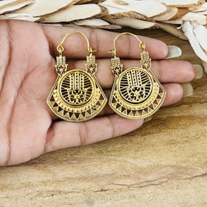 Boucles d'oreilles créoles tendance motif main de Hamza, bijoux tribaux en laiton pour femme, plaqué or 18 carats, style bohème géométrique, pour la vente en gros/OEM/ODM - Product Image 2