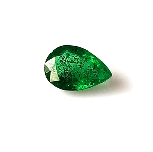 Esmeralda Zambiana Natural Certificada IGI de 0.60 Quilates, Translúcida, con Buen Brillo, Facetada, Corte Pera, para Joyería - Product Image 1