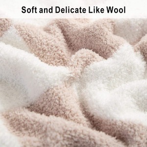 Mantas de Cama Térmicas Jacquard 100% Algodón para Todas las Estaciones, Diseño Moderno de Punto Suave, Lisas y Sólidas para Uso Doméstico - Product Image 2