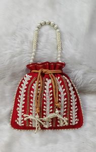 Bolso Potli de Seda Beige con Diseño Único, Bordado Floral Zardosi con Espejo Rosa, Bolso de Mano Étnico con Cordón para Mujer, Ideal para Bodas - Product Image 4