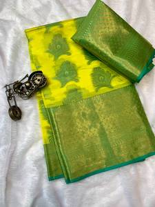 Blusa de contraste para fiesta, ropa india moderna, sari de seda verde lima para festivales con motivos de árboles tejidos y borde dorado Zari - Product Image 2