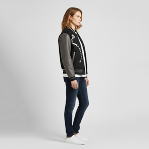 Chaqueta Varsity con Bordado Personalizado, Chaqueta de Alta Calidad con Mangas de Cuero y Lana para Uso Casual o Deportivo, Chaqueta Varsity Unisex - Product Image 4