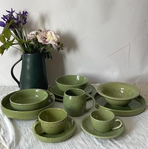 Tazón de Cerámica Color Verde Salvia con Diseño Moteado, Perfil Profundo Contemporáneo, Acabado de Esmalte Liso, Apto para Alimentos, Construcción Resistente, Ideal para Sopas y Ensaladas - Product Image 4