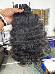 Lots de Cheveux Humains Bouclés Naturels Indiens Remy, Cheveux de Temple Doux à Boucles Définies, Fournisseur en Gros, Toutes Textures Disponibles - Product Image 4