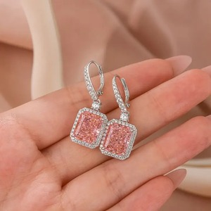 Boucles d'oreilles pendantes pour femme en argent sterling 925 plaqué or blanc, avec pierre rose en moissanite taille radiant et diamants. - Product Image 6