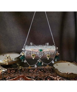Bolso de Mano Tipo Clutch para Mujer, Estilo Indio, Chapado en Oro, Hecho a Mano con Piedras Kundan y Cadena de Metal - Product Image 2