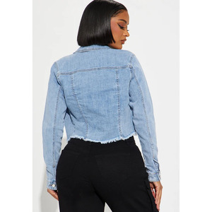 Blouson en jean bleu clair Omen, coupe courte, ourlet effiloché, style streetwear, Twin City, vente en gros, vintage, délavé, manteau d'extérieur, mode personnalisée - Product Image 2