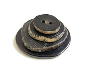 Botón de Cuerno de Búfalo Natural Acabado en Color Natural, Forma Personalizada para Accesorios de Ropa, Alta Calidad - Product Image 6