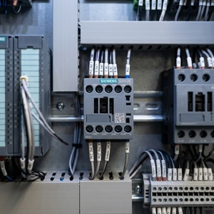 Contactor Siemens SIRIUS 3RH61, Relé de 4 Polos 2NO+2NC, Terminal de Tornillo, Riel DIN, Original - Product Image 4