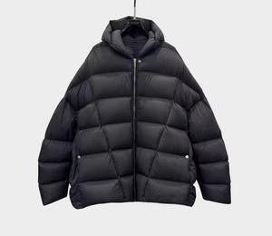 Blouson long matelassé à capuche pour homme, manches chauve-souris, rembourrage épais en duvet, coupe-vent, décontracté, hiver, fermeture éclair avant, noir uni - Product Image 3