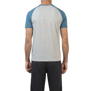 เสื้อยืดคอกลมแขนสั้นทรงปกติผ้าคอตตอนเจอร์ซีย์สีเทา-น้ำเงินสำหรับผู้ชาย ดีไซน์บล็อกสีเรียบง่าย สวมใส่สบาย - Product Image 2