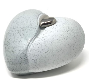 Urne funéraire bicolore gris-vert en forme de cœur avec mini cœur, pour cendres, en laiton/aluminium. - Product Image 3