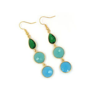 Pendientes Colgantes Bohemios de Flor con Múltiples Gemas de Calcedonia Azul Esmeralda Aqua para Boda |   Bisel Hecho a Mano con Baño de Oro de 18K - Product Image 1