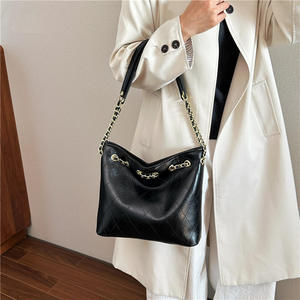 Sac à bandoulière en cuir PU pour femme, fermeture éclair étanche, sangle réglable, design polyvalent et tendance pour un usage quotidien - Product Image 5