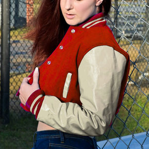 Veste courte universitaire pour femme, style Letterman, rouge et beige, avec manches en similicuir, vêtement d'extérieur décontracté, mode streetwear pour femme - Product Image 1