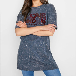 เสื้อยืดคอกลมแขนสั้นพิมพ์ลาย Women's Love More Worry Less ทรงลำลอง ผ้าเจอร์ซีย์คอตตอนแบบซักแล้ว ใส่สบาย เป็นมิตรต่อสิ่งแวดล้อม แห้งเร็ว - Product Image 3
