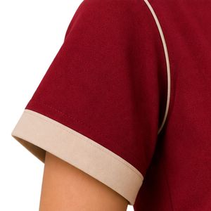 Camiseta de Manga Corta con Cuello en V para Mujer, Color Rojo Beige, Bordado Floral, Ribete en Contraste, Logotipo Personalizado, Detalle de Botones, Ropa Casual al por Mayor - Product Image 5