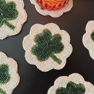 Broche trèfle à quatre feuilles artisanale, broderie de perles de verre, épinglette porte-bonheur trèfle irlandais pour femme, accessoire pour la Saint-Patrick - Product Image 3