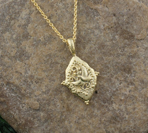 Collar chapado en oro vintage de lujo para mujer, acabado en oro antiguo, estilo victoriano, joyería al por mayor. - Product Image 1