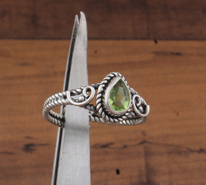 แหวนปรับขนาดได้ประดับพลอยเพอริดอตธรรมชาติสุดหรู ตัวเรือนเงินแท้ 925 ประดับพลอยสีเหลือง สำหรับผู้หญิง หินประจำเดือนพฤศจิกายน เหมาะสำหรับงานปาร์ตี้ - Product Image 1