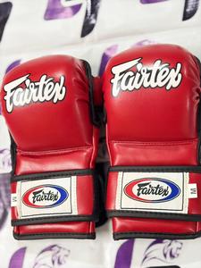 ถุงมือเฟร์เท็กซ์สีแดง รุ่นโปร MMA แบบเปิดฝ่ามือ น้ำหนักเบา สายรัดปรับได้ สำหรับการฝึกซ้อมและการต่อสู้ มวยไทย สำหรับมืออาชีพ MMA - Product Image 4