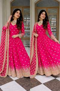 Ensemble prêt-à-porter en georgette de renard, robe évasée de 3 mètres avec broderie de sequins de 5 mm, pantalon en soie beurre épaisse, tenue de mariage indienne - Product Image 3