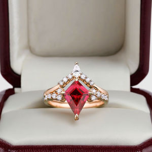 Juego de 2 anillos para novia de Rubí, cometa con forma de anillo de compromiso de rubí y banda de boda estilo CORONA DE moissanita, joyería de rubí personalizada de plata 925 - Product Image 1