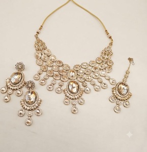 Ensemble élégant de collier, boucles d'oreilles et mang tika en zircon cubique ovale, pour mariage et soirée, bijoux de mode, fabricant. - Product Image 5