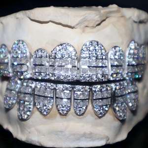Grillz dentaire en strass, style Hip Hop, unisexe, plaqué or 18 carats, taille brillant ronde, sertissage en canal - Product Image 3