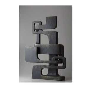 Sculpture moderne en anneaux métalliques dorés entrelacés, texture martelée, figurine géométrique minimaliste, centre de table - Product Image 1