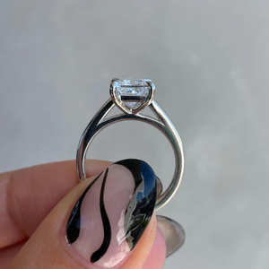 Anillo de Compromiso con Diamante Corte Princesa para Mujer, Oro Blanco de 14K, Estilo Lujoso, Diamante Sintético Certificado IGI, Banda Chapada en Rodio - Product Image 5