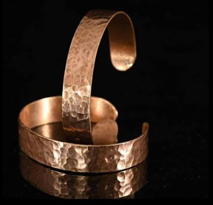 Elegante Brazalete Abierto de Cobre con Acabado Multitono Forjado, Joyería Metálica de Moda con Diseño Exquisito - Product Image 6