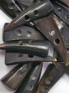 ปุ่มเปิดปิดสำหรับเสื้อผ้าและเครื่องแต่งกายทำจากเขาควายธรรมชาติผลิตจากงานฝีมือคุณภาพสูง - Product Image 2