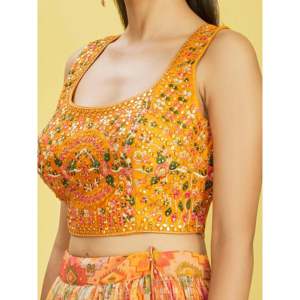 Lehenga Choli de Organza con Trabajo de Espejos en Amarillo Brillante para la Noche - Product Image 2