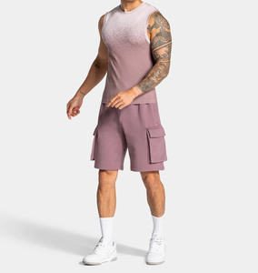 Conjunto de 2 piezas para hombre al por mayor: camiseta sin mangas y pantalones cortos cargo en contraste - Transpirable, ideal para entrenamiento informal - Atuendo premium para el gimnasio - Product Image 2