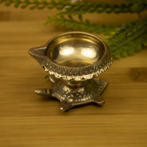 Lámpara de aceite Vasthu Deepam Diya de latón, hecha a mano, tradicional, para Pooja, decoración de hogar, templo, festivales, regalos. - Product Image 4