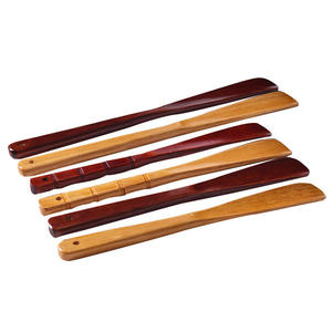 Cuchara para zapatos de madera con cordón de cuero disponible en madera de acacia, mango, pino, roja, sheesham y otras especies de madera. Año 2026. - Product Image 2