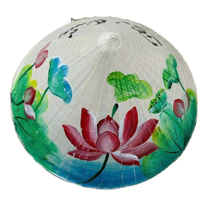 Chapeau conique vietnamien écologique dessiné à la main avec motif floral, décoration murale en paille de bambou faite à la main, fournisseur en gros du Vietnam - Product Image 1