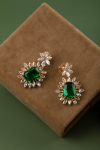 Boucles d'oreilles pendantes 5 99 CTW en or jaune 14 carats avec diamants marquise et poire, pierres précieuses vertes, collection Garden Bloom – Bijoux fins et élégants - Product Image 3