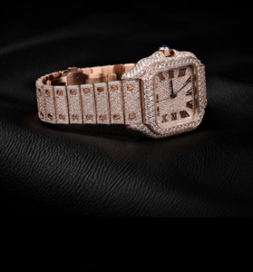 นาฬิกาควอตซ์โทนสีโรสโกลด์ หน้าปัดตัวเลขโรมัน ขอบคริสตัล สายสแตนเลสสตีล นาฬิกาข้อมือสุดหรู - Product Image 3