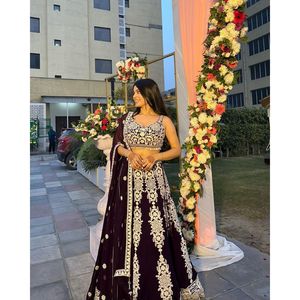 Lehenga Choli en polyester de créateur pour les fêtes, orné de broderies et de sequins - Product Image 6