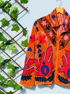Chaqueta de terciopelo Suzani hecha a mano de lujo para mujer, abrigo artesanal floral bordado estilo bohemio, ideal para festivales. - Product Image 5