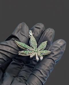 Collier pendentif feuille en moissanite couleur verte en argent sterling 925, style hip-hop glacé, pour rappeurs, idéal pour les soirées. - Product Image 2