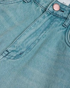 Jean décontracté écoresponsable à jambe large, taille mi-haute, déchiré, résistant à la décoloration, avec délavage classique - Product Image 5