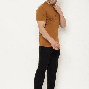 Camiseta de Algodón Personalizada para Hombre, Estilo Urbano, Color Marrón Mostaza, Fabricante OEM, Fábrica de Sialkot, Ropa Casual Lisa de Calidad - Product Image 3