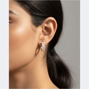 Pendientes de aro tipo huggie con engaste de puntas compartidas y corte ovalado de 2.00 quilates - Product Image 1