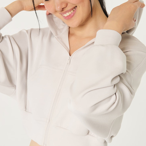 Hoodie court taille haute pour femme en molleton de coton écologique, design 2-en-1, teint en pièce, vêtement décontracté, OEM ODM, vente en gros, usine - Product Image 2