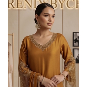 Conjunto de Kameez de Seda Color Mostaza de Lujo TrendsbyCP – Bordado Zardosi Dorado con Flecos de Cristal – Atuendo Festivo Premium de 3 Piezas - Product Image 3